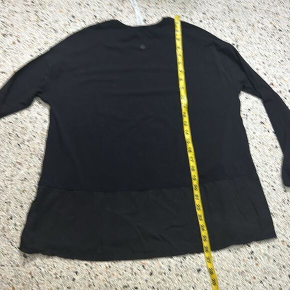 Lululemon black back in action long sleeve shirt top 2 - Picture 7 of 8